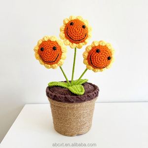 Tournesol artificiel fait main au crochet avec motif visage souriant pour décoration de bureau de Noël - Halloween, Remise de diplôme, Noël - Product Image 4