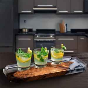 Bandejas de Madera Hechas a Mano con Vibrante Arte en Resina Diseñadas para Mejorar la Presentación de los Alimentos y Crear una Comedor Decorativo - Product Image 1