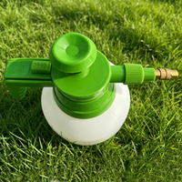 Pulverizador de Jardín Manual de Plástico Duradero con Boquilla de Latón Ajustable y Logotipo Personalizado, Rociador de Chorro y Niebla, 2 Litros, Venta al por Mayor