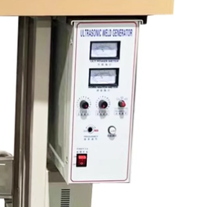Machine de laminage ultrasonique pour rideaux en dentelle, pochettes/sacs en fibres non tissées, masques faciaux, gaufrage automatique, thermosoudage des bords, textile - Product Image 4