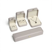 Boîte à bijoux rectangulaire luxueuse en PU avec logo doré - Rangement pour bagues, boucles d'oreilles, bracelets et pendentifs - Stock disponible