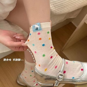 Chaussettes mi-mollet en maille respirante pour femmes, avec points colorés, absorbant la transpiration, style jeune - Product Image 1