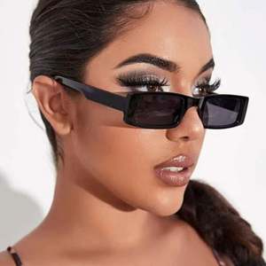 Gafas de Sol Cuadradas Negras Retro de Moda con Logotipo Personalizado, Gafas de Sol Rectangulares Pequeñas de Color Caramelo con Protección UV400 para Mujer - Product Image 1