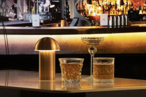 Lámpara de Mesa Inalámbrica Recargable de Aluminio al por Mayor, con Clasificación IP54, Control Remoto, Elegante Pieza de Decoración para Dormitorio - Product Image 6