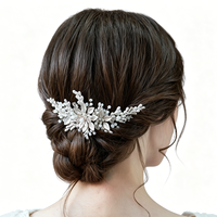 Peigne à cheveux de mariée fait main en argent et perles, avec fleurs et cristaux, accessoires de coiffure élégants pour mariées, bijoux de tête pour femmes pour bal de promo