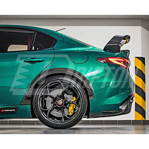 Évasement de roue arrière en fibre de carbone de style GTAM pour Alfa Romeo Giulia 2016-2023 - Product Image 2