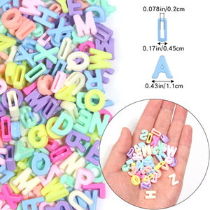 100 pièces grand grand Alphabet lettre perles breloques A-Z mixte <span class=keywords><strong>plastique</strong></span> forme <span class=keywords><strong>perle</strong></span> <span class=keywords><strong>en</strong></span> vrac pour la fabrication de bijoux porte-clés - Product Image 4