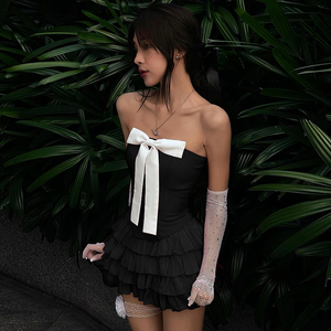 เดรสสั้นผู้หญิงแบบไม่มีสายรัดไหล่ แต่งโบว์ แต่งสีตัดกัน ช่วงเอวเข้ารูป กระโปรงระบาย แขนกุด สไตล์ลำลอง แฟชั่นฤดูร้อน - Product Image 2