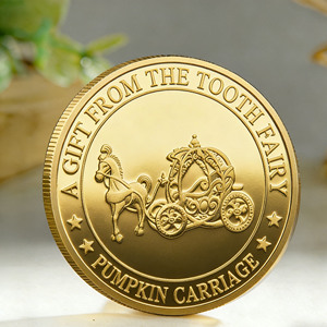 Moneta commemorativa in lega di zinco placcata oro con bordo inciso e rilievo dentellato, raffigurante una carrozza a forma di zucca, regalo per bambini - Product Image 1