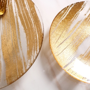 Assiettes de fête design en feuille d'or Offres Spéciales assiettes de présentation en or verres pour salles de mariage 13 pouces - Product Image 4