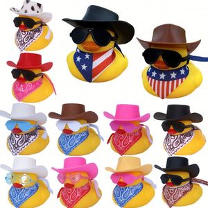 Non. 8 petits canards jaunes en plastique PVC à motif cœur, jouets aquatiques pour thé au lait, mini-écharpe, piscine pour enfants, interaction parent-enfant - Product Image 1