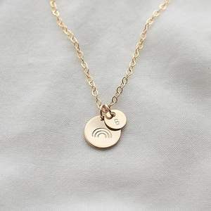 Offre Spéciale chaîne en acier inoxydable sans décoloration collier Unique or argent arc-en-ciel motif 26 lettres collier cadeaux <span class=keywords><strong>pour</strong></span> <span class=keywords><strong>les</strong></span> femmes - Product Image 4