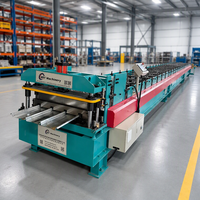 Machine de formage à froid de tôles de toiture en aluminium de 700 mm avec dérouleur hydraulique et contrôle PLC pour panneaux de toiture