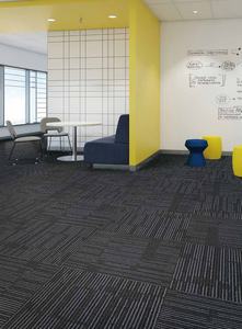 Alfombra Modular de Polipropileno de Alta Densidad y Tráfico Intenso, Diseño de Rompecabezas, con Base de PVC Moderna, 50x50, para Oficina - Product Image 4
