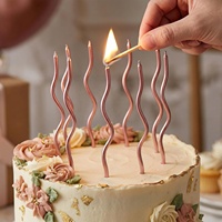 Großhandel Maßgefertigte Verpackung 12 Stück Metallische Gedrehte Spiral-Geburtstagskerzen Lang Glänzend für Party Weihnachten Kuchen Feiern