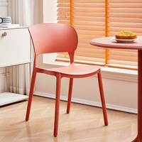 Chaise de salle à manger en plastique empilable avec dossier confortable pour les banquets de mariage, les fêtes, la maison, le bureau et la salle de sport