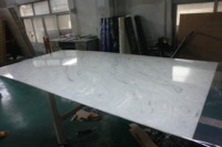 Plaque d'onyx artificielle translucide rétroéclairée en marbre blanc pour la décoration intérieure de comptoirs et de murs