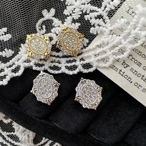 ต่างหูเงินแท้ S925 ดีไซน์ย้อนยุค ประดับเพชรซิร์โคเนียมเต็มเม็ด ดีไซน์เรียบหรู ทันสมัย สินค้าดีไซน์เฉพาะกลุ่ม - Product Image 1