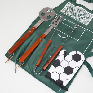 Set di Utensili per Barbecue a Tema Calcio dal Design Unico, Pinze e Forchetta per BBQ con Guanti da <span class=keywords><strong>Forno</strong></span> in Cotone, Set Regalo - Product Image 3