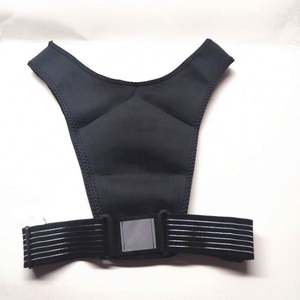 Chaleco de Running Reflectante Negro Multifuncional con Porta Celular y Bolsas de Hidratación para Hombres y Mujeres - Product Image 4