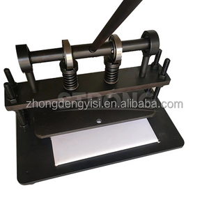 Machine de découpe manuelle à petite pression pour échantillons, découpe de cuir et découpe de matières souples - Product Image 1