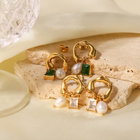 Boucles d'oreilles pendantes en perles d'eau douce naturelles Boucles d'oreilles créoles en acier inoxydable plaqué or 18 carats incrustées de zircon vert blanc