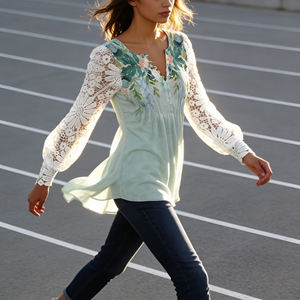 Chemise à manches en dentelle à imprimé floral vert menthe pour femmes - Haut décontracté élégant à col en V et boutons sur le devant pour tous les jours et les soirées - Product Image 5