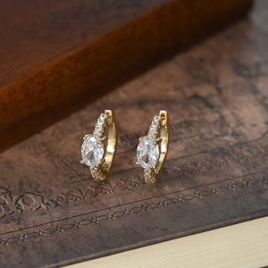 <span class=keywords><strong>Orecchini</strong></span> a Cerchio Geometrici Resoul con Zirconia Cubica, <span class=keywords><strong>Orecchini</strong></span> Huggie in <span class=keywords><strong>Oro</strong></span> di Lusso per Donna, Regalo di Design - Product Image 3