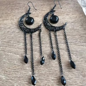 Pendientes de piedras preciosas con borla larga de Luna Negra ahuecada de Halloween superventas al por mayor con un <span class=keywords><strong>estilo</strong></span> gótico único - Product Image 2