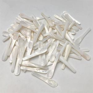 Set di Cucchiaini Personalizzati con Logo Classico in Madreperla Naturale da 6cm per Gelato, <span class=keywords><strong>Miele</strong></span> e Caviale - Product Image 4
