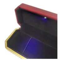 Boîte en plastique rouge personnalisée Boîte à bijoux LED pour bague d'ornement pour collier Boîte à bijoux cadeau de luxe avec lumière