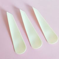 Nouveau modèle de spatule torsadée en plastique PS pour appliquer la crème pour le visage et faire des masques - Vente en gros disponible auprès du fabricant