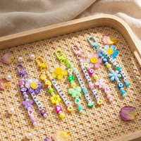 Porte-clés personnalisé avec perles alphabet, breloque de sac en acrylique motif smiley et fleur, pendentif de sac à dos en silicone motif cœur, cadeau mignon pour filles
