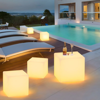 Chaise Lumineuse Cube LED Sans Fil Rustique de 16 Pouces en Plastique Rechargeable, Design à Changement de Couleur pour Application de Salle à Manger