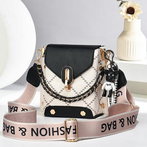 ファッションレトロなチェック柄Puレザースモールスクエアバッグ英語文字ワイドショルダーストラップ靴バッグ小さくて絶妙な高品質バッグ - Product Image 2