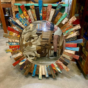 Espejo Redondo Sun Mirror, hecho con madera de barco recuperada en su color natural, perfecto para añadir un toque rústico a cualquier espacio. - Product Image 4