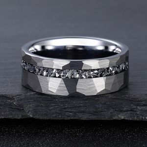 Anillo de Tungsteno Martillado Negro y Oro Rosa POYA, Anillo de Meteorito de 8 mm, Anillo de Bodas, Regalo para Hombre - Product Image 4