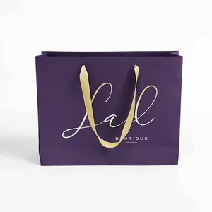 定制奢华紫色精品购物袋潘通彩色金色烫印纸袋，带丝绸手柄，用于衣服和鞋子