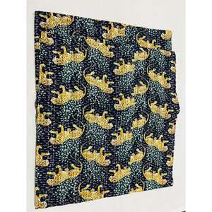 Colcha Kantha estampada a mano con detalles artesanales y tela transpirable para interiores acogedores - Product Image 4