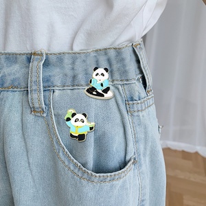 Broche de Panda de Estilo Chino con Tendencia Nacional, Diseño de Panda Gigante de Ópera, Tai Chi, Danza del León y Malabares, con Técnica de Esmaltado por Goteo - Product Image 3