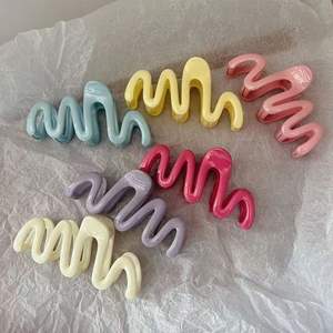 Candy Color Wavy Hollow Claw Summer Niche Hairpin Female Back Head Hair Shark Clip Ins Simple Grab Clip - Product Image 1
