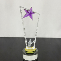 Trophée Étoile en Cristal Transparent Rouge, Violet et Ambre à Prix Abordable pour Souvenir ou Cadeau