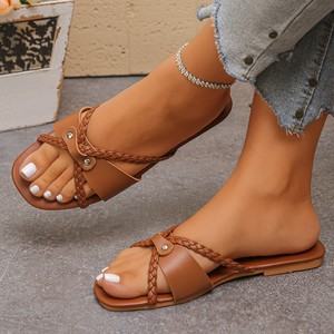 Chaussons en PU 740, joli design croisé, sandales plates sexy pour femmes, grandes tailles 36-42, vente directe d'usine - Product Image 2