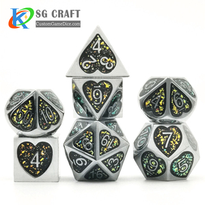 Juego de dados de corazón de Color de alta calidad de cara personalizada dados de Metal de esquina cuadrada mazmorras y dragones - Product Image 5