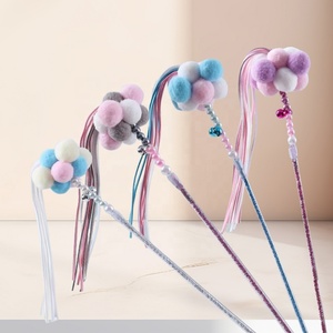 ไม้ของเล่นแมวแบบอินเทอร์แอคทีฟหลากสีเป็นมิตรกับสิ่งแวดล้อมก้านลูกบอลผ้ากำมะหยี่สั้นของเล่นเคลื่อนไหวพร้อมพู่และกระดิ่งของเล่นหยอกเย้าแมวตลก - Product Image 2