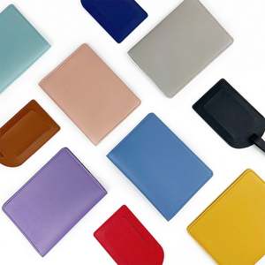 Ensemble de porte-passeports de voyage personnalisés en gros, porte-passeport en PU personnalisé, étiquette à bagages, étiquette de carte d'embarquement multicolore - Product Image 5