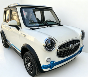 Voiture électrique compacte 4 portes avec garniture bleue et toit noir, mini-voiture électrique pour adultes, vente chaude, bonne qualité - Product Image 3