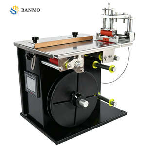Machine d'étiquetage numérique de bureau haute précision semi-automatique de type U pour l'application d'autocollants sur les emballages cosmétiques et alimentaires - Product Image 1