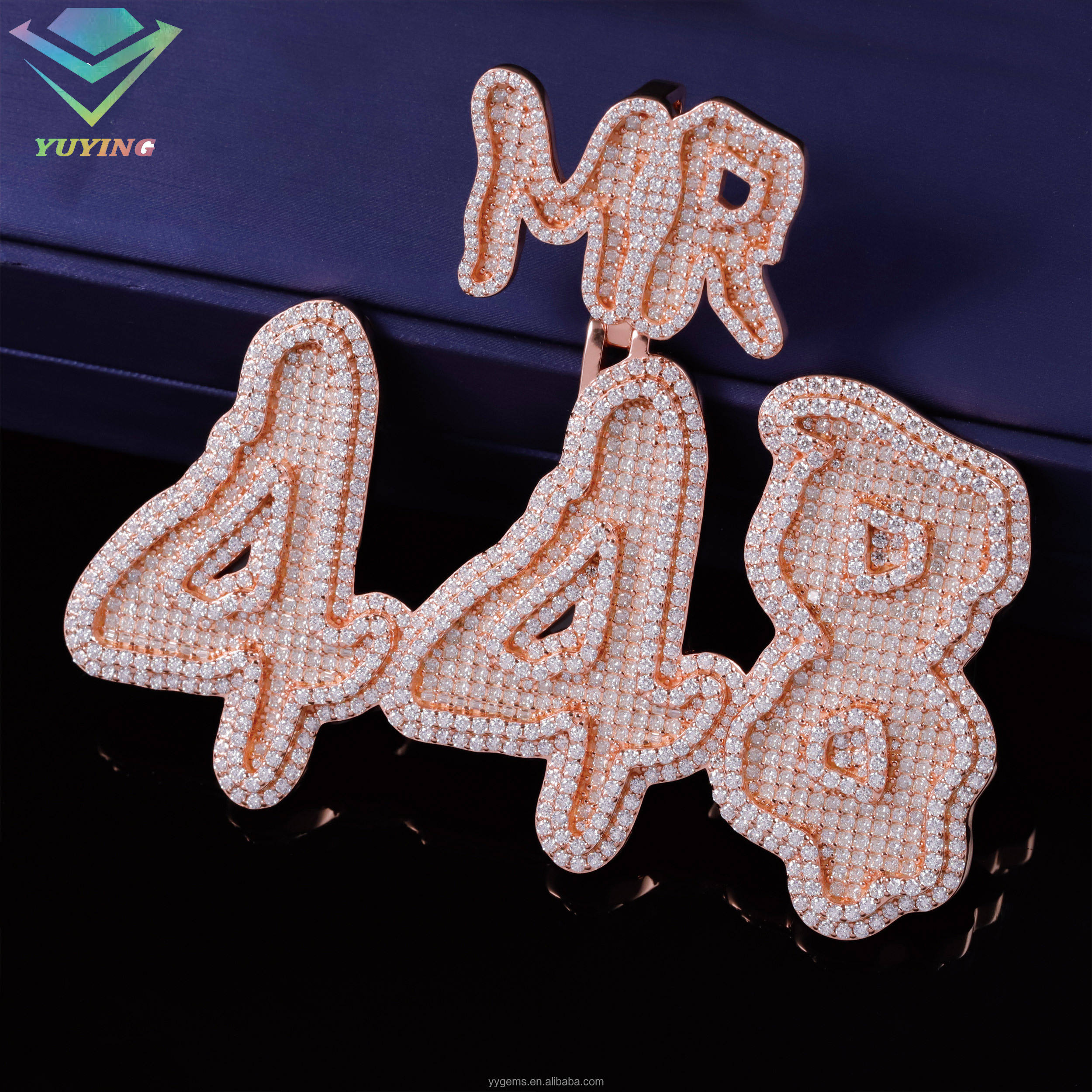 จี้ตัวอักษร