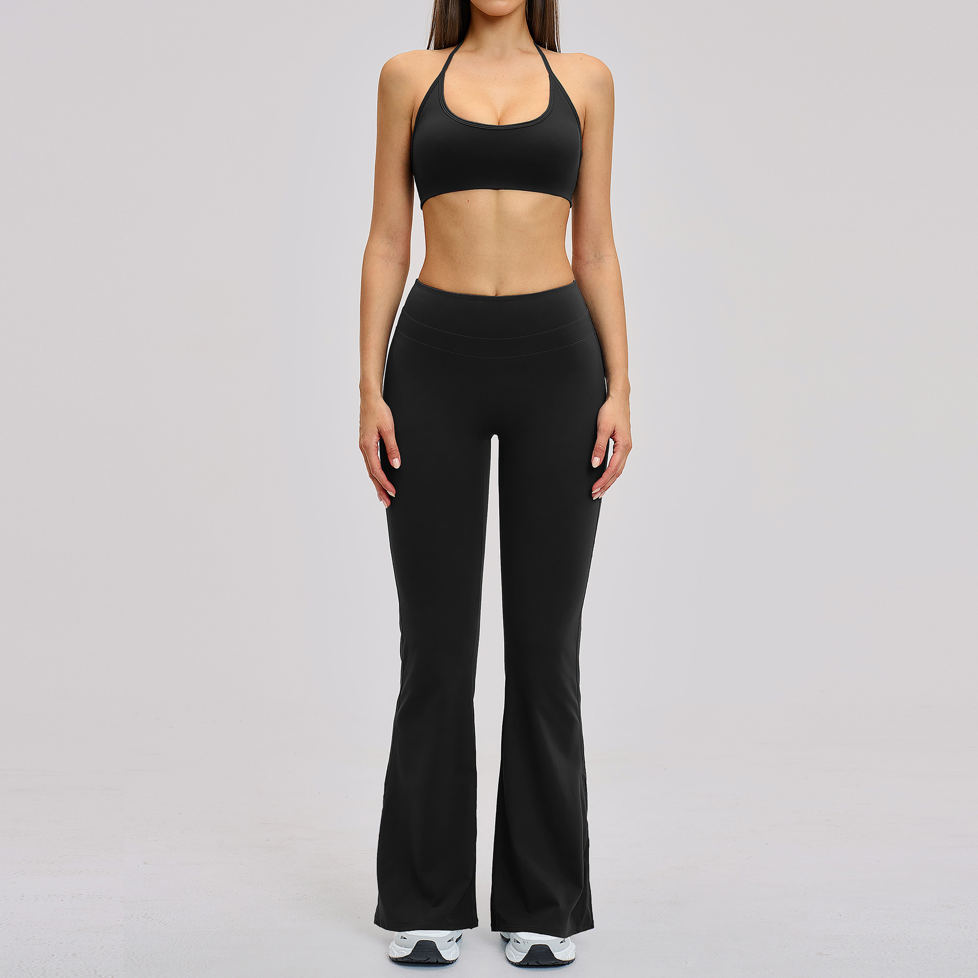 Soutien-gorge noir + pantalon évasé